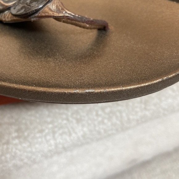 kenneth cole reaction bronze thong sandals - Picture 5 of 15